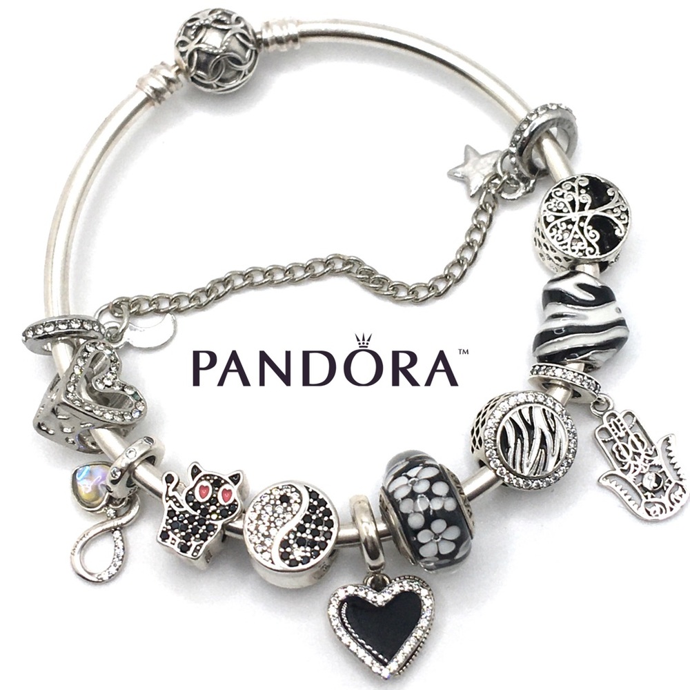 Pandora Bracelet With x2 Pandora Brand Charms & mix 925 ‘yin to the Yang’
